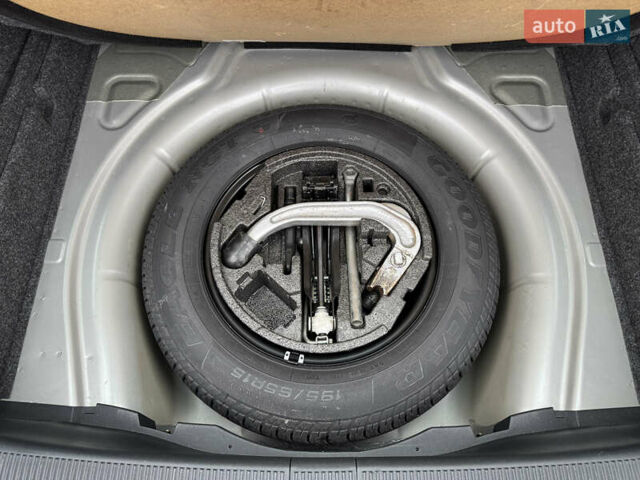 Бежевый Шкода Октавия, объемом двигателя 1.6 л и пробегом 223 тыс. км за 7700 $, фото 39 на Automoto.ua