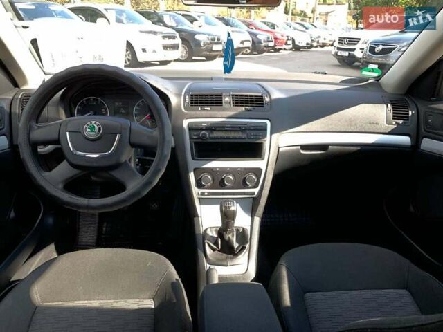 Бежевый Шкода Октавия, объемом двигателя 1.6 л и пробегом 125 тыс. км за 8330 $, фото 28 на Automoto.ua