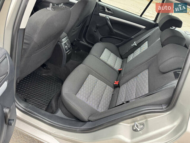 Бежевый Шкода Октавия, объемом двигателя 1.6 л и пробегом 223 тыс. км за 7700 $, фото 31 на Automoto.ua