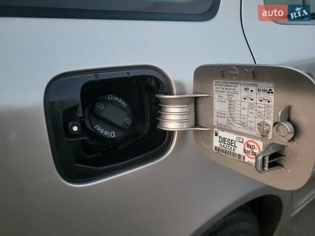 Бежевый Шкода Октавия, объемом двигателя 1.98 л и пробегом 231 тыс. км за 8300 $, фото 68 на Automoto.ua