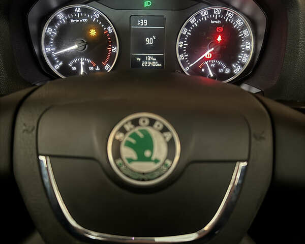 Бежевый Шкода Октавия, объемом двигателя 1.6 л и пробегом 223 тыс. км за 7700 $, фото 56 на Automoto.ua