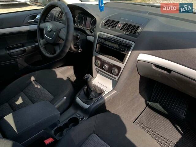 Бежевый Шкода Октавия, объемом двигателя 1.6 л и пробегом 125 тыс. км за 8330 $, фото 25 на Automoto.ua