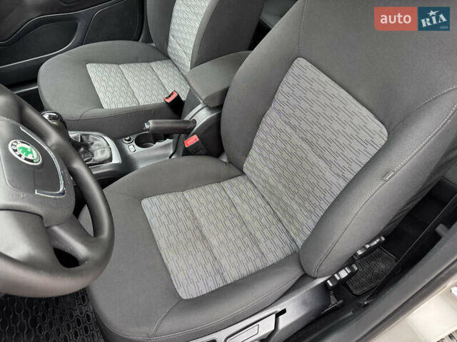 Бежевый Шкода Октавия, объемом двигателя 1.6 л и пробегом 223 тыс. км за 7700 $, фото 25 на Automoto.ua