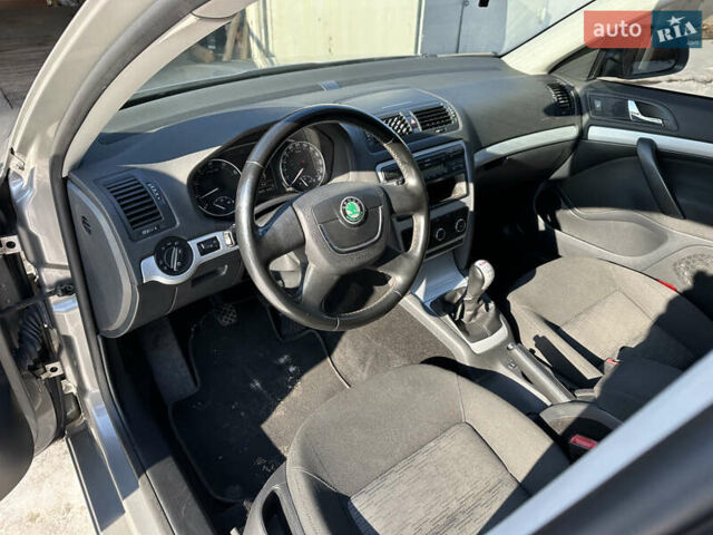 Бежевый Шкода Октавия, объемом двигателя 1.8 л и пробегом 124 тыс. км за 8300 $, фото 37 на Automoto.ua