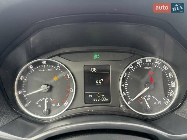 Бежевый Шкода Октавия, объемом двигателя 1.6 л и пробегом 223 тыс. км за 7700 $, фото 55 на Automoto.ua