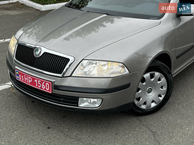Бежевый Шкода Октавия, объемом двигателя 1.6 л и пробегом 200 тыс. км за 7800 $, фото 2 на Automoto.ua