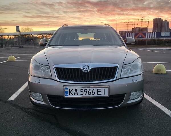 Бежевый Шкода Октавия, объемом двигателя 1.98 л и пробегом 231 тыс. км за 8300 $, фото 2 на Automoto.ua