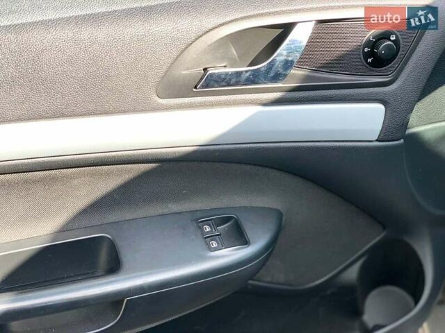 Бежевый Шкода Октавия, объемом двигателя 1.6 л и пробегом 125 тыс. км за 8330 $, фото 14 на Automoto.ua