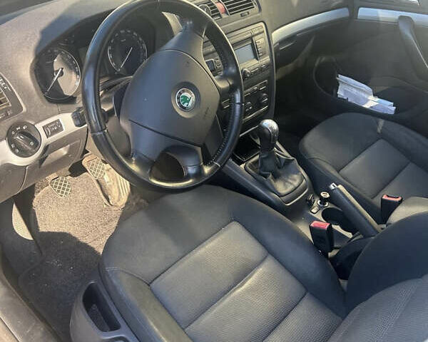 Бежевый Шкода Октавия, объемом двигателя 1.6 л и пробегом 200 тыс. км за 4999 $, фото 2 на Automoto.ua