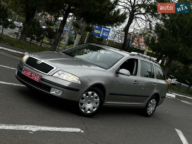 Бежевый Шкода Октавия, объемом двигателя 1.6 л и пробегом 200 тыс. км за 7800 $, фото 1 на Automoto.ua