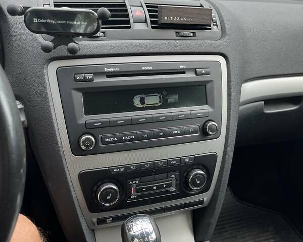 Бежевый Шкода Октавия, объемом двигателя 1.8 л и пробегом 239 тыс. км за 7000 $, фото 44 на Automoto.ua