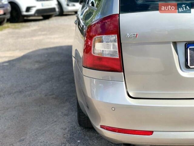 Бежевый Шкода Октавия, объемом двигателя 1.6 л и пробегом 125 тыс. км за 8330 $, фото 12 на Automoto.ua