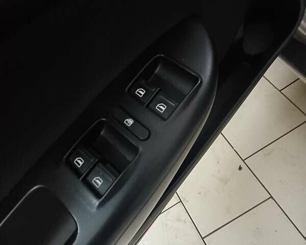 Бежевий Шкода Октавія, об'ємом двигуна 0 л та пробігом 197 тис. км за 8000 $, фото 12 на Automoto.ua