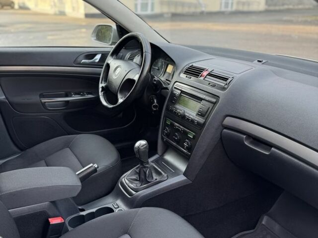 Бежевий Шкода Октавія, об'ємом двигуна 2 л та пробігом 250 тис. км за 3650 $, фото 16 на Automoto.ua