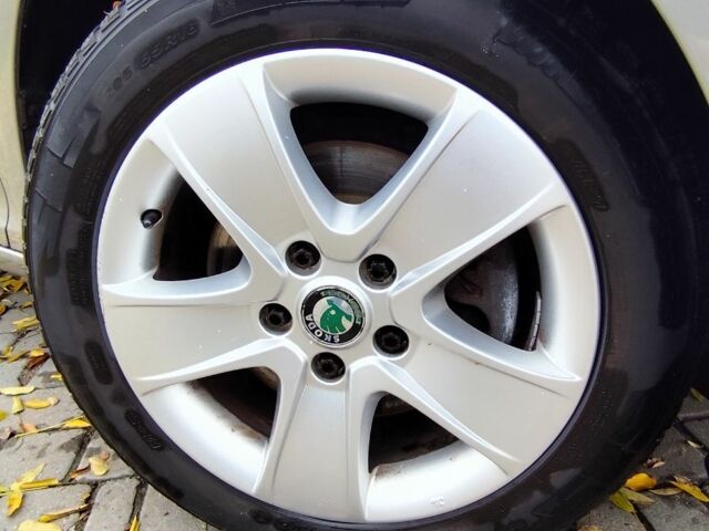 Бежевий Шкода Октавія, об'ємом двигуна 1.8 л та пробігом 198 тис. км за 7700 $, фото 5 на Automoto.ua