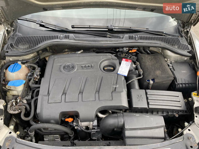 Бежевий Шкода Октавія, об'ємом двигуна 1.6 л та пробігом 237 тис. км за 7300 $, фото 6 на Automoto.ua