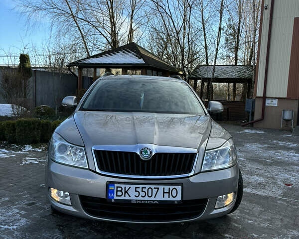 Бежевый Шкода Октавия, объемом двигателя 1.4 л и пробегом 170 тыс. км за 7150 $, фото 2 на Automoto.ua