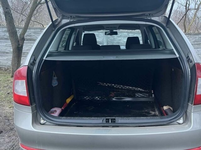 Бежевый Шкода Октавия, объемом двигателя 1.6 л и пробегом 280 тыс. км за 7500 $, фото 5 на Automoto.ua