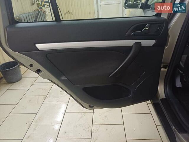 Бежевий Шкода Октавія, об'ємом двигуна 0 л та пробігом 197 тис. км за 8000 $, фото 18 на Automoto.ua