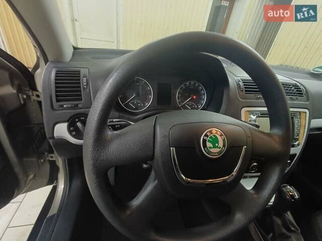 Бежевий Шкода Октавія, об'ємом двигуна 0 л та пробігом 197 тис. км за 8000 $, фото 1 на Automoto.ua