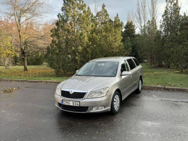 Бежевий Шкода Октавія, об'ємом двигуна 2 л та пробігом 250 тис. км за 3650 $, фото 1 на Automoto.ua