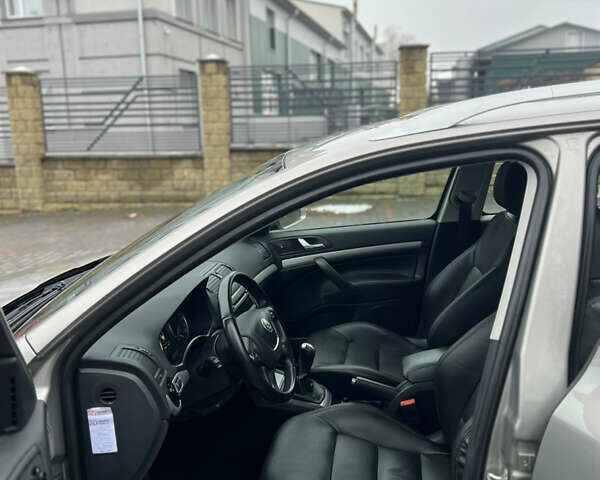 Бежевый Шкода Октавия, объемом двигателя 1.8 л и пробегом 280 тыс. км за 8000 $, фото 11 на Automoto.ua