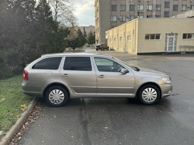 Бежевий Шкода Октавія, об'ємом двигуна 2 л та пробігом 250 тис. км за 3650 $, фото 4 на Automoto.ua