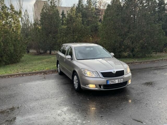 Бежевий Шкода Октавія, об'ємом двигуна 2 л та пробігом 250 тис. км за 3650 $, фото 9 на Automoto.ua