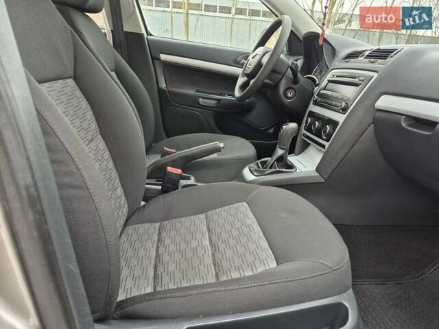 Бежевый Шкода Октавия, объемом двигателя 1.6 л и пробегом 127 тыс. км за 9800 $, фото 35 на Automoto.ua