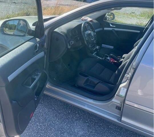 Бежевый Шкода Октавия, объемом двигателя 1.6 л и пробегом 270 тыс. км за 4000 $, фото 6 на Automoto.ua