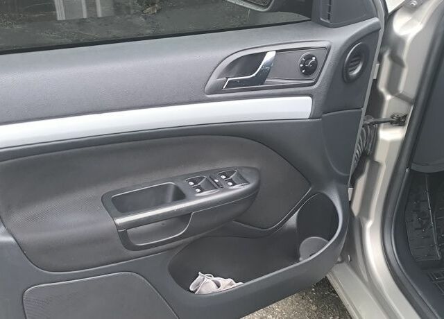 Бежевий Шкода Октавія, об'ємом двигуна 1.8 л та пробігом 2 тис. км за 10300 $, фото 4 на Automoto.ua