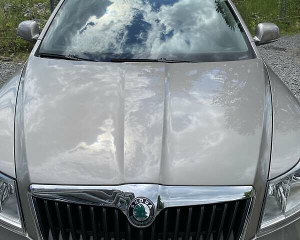 Бежевий Шкода Октавія, об'ємом двигуна 1.6 л та пробігом 120 тис. км за 8200 $, фото 1 на Automoto.ua