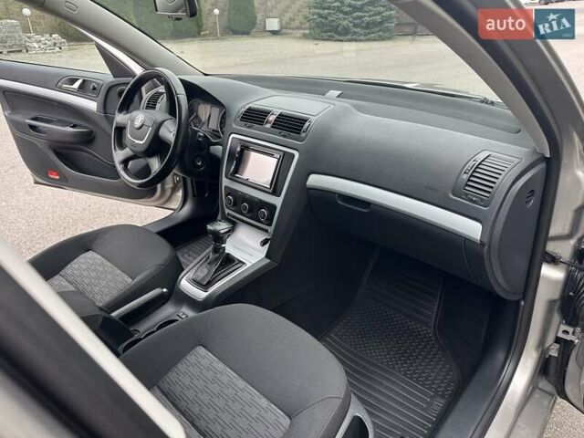 Бежевий Шкода Октавія, об'ємом двигуна 1.8 л та пробігом 239 тис. км за 8150 $, фото 24 на Automoto.ua