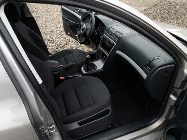 Бежевый Шкода Октавия, объемом двигателя 1.6 л и пробегом 218 тыс. км за 7300 $, фото 8 на Automoto.ua