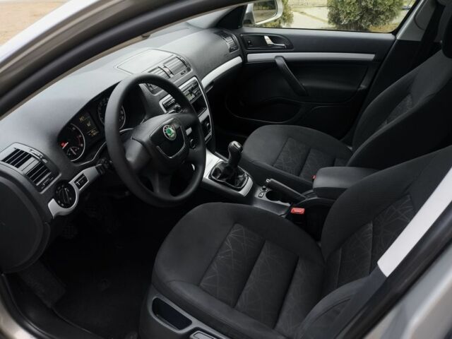 Бежевый Шкода Октавия, объемом двигателя 1.6 л и пробегом 218 тыс. км за 7300 $, фото 19 на Automoto.ua