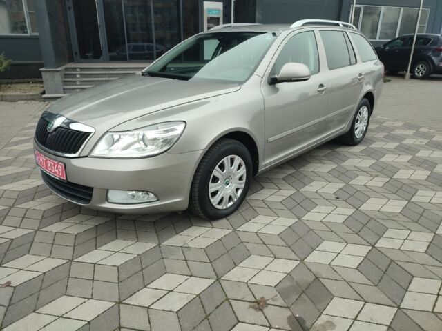 Бежевый Шкода Октавия, объемом двигателя 1 л и пробегом 136 тыс. км за 7600 $, фото 1 на Automoto.ua