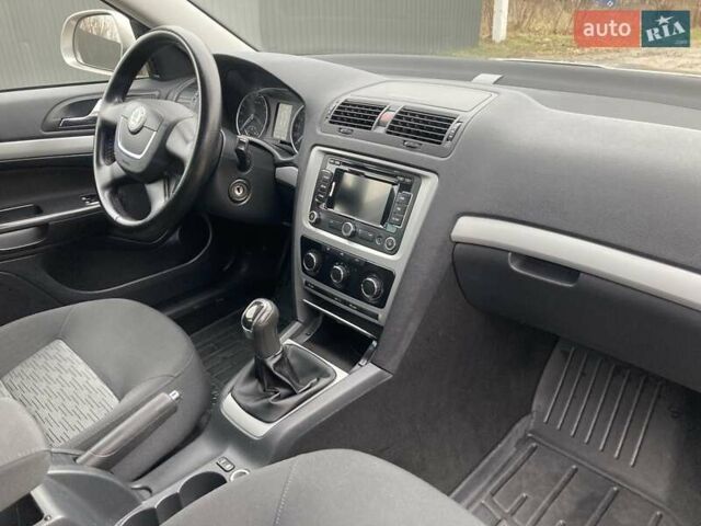 Бежевый Шкода Октавия, объемом двигателя 1.6 л и пробегом 279 тыс. км за 8100 $, фото 11 на Automoto.ua