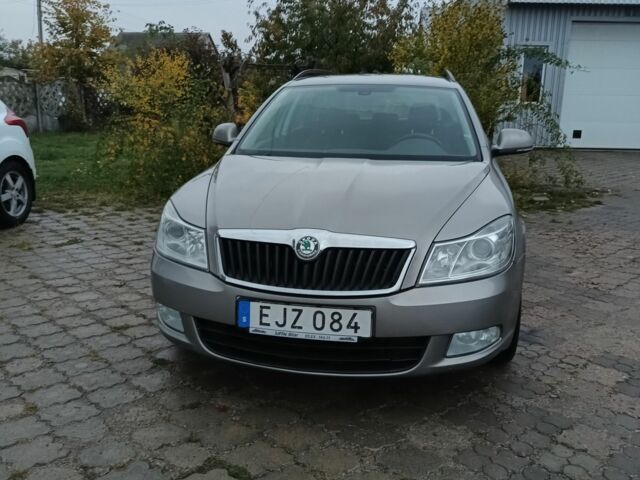 Бежевый Шкода Октавия, объемом двигателя 1.6 л и пробегом 270 тыс. км за 4000 $, фото 1 на Automoto.ua