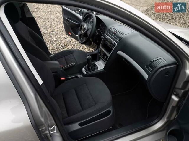 Бежевый Шкода Октавия, объемом двигателя 1.6 л и пробегом 218 тыс. км за 7300 $, фото 4 на Automoto.ua