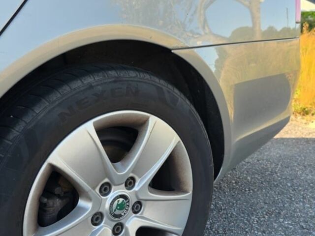 Бежевый Шкода Октавия, объемом двигателя 1.6 л и пробегом 270 тыс. км за 4000 $, фото 5 на Automoto.ua