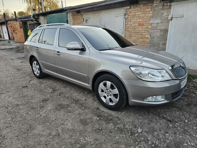 Бежевий Шкода Октавія, об'ємом двигуна 1.2 л та пробігом 272 тис. км за 6500 $, фото 1 на Automoto.ua