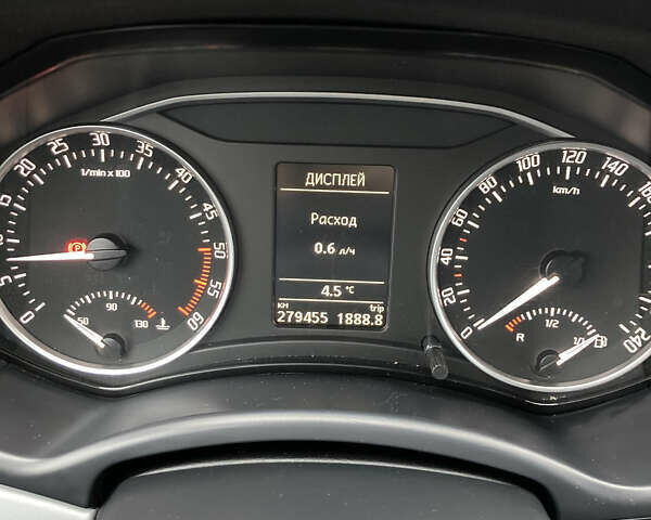 Бежевый Шкода Октавия, объемом двигателя 1.6 л и пробегом 279 тыс. км за 8100 $, фото 6 на Automoto.ua