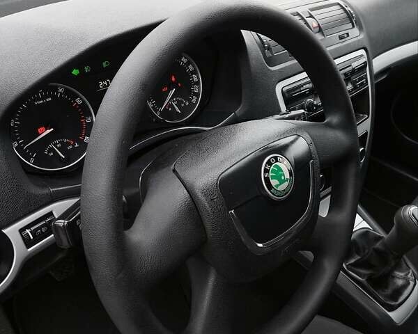 Бежевый Шкода Октавия, объемом двигателя 1.6 л и пробегом 218 тыс. км за 7300 $, фото 6 на Automoto.ua