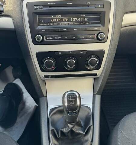 Бежевий Шкода Октавія, об'ємом двигуна 1.6 л та пробігом 107 тис. км за 10000 $, фото 7 на Automoto.ua