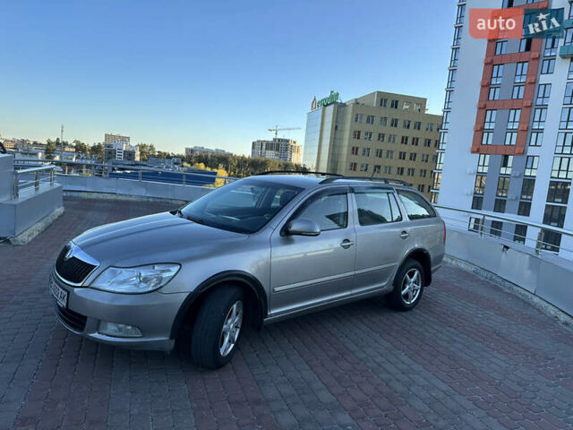 Шкода Октавия 2012 в Киеве на Automoto.ua Бежевый Шкода Октавия, объемом двигателя 1.6 л и пробегом 338 тыс. км за 5800 $, фото 2 на Automoto.ua