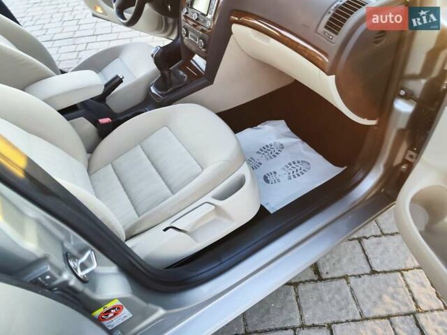 Бежевый Шкода Октавия, объемом двигателя 1.8 л и пробегом 190 тыс. км за 7555 $, фото 38 на Automoto.ua