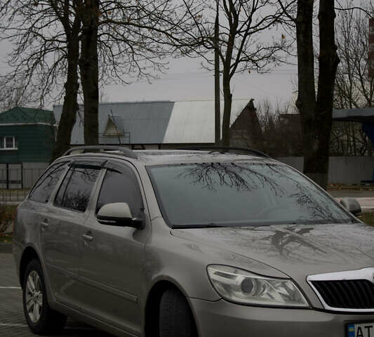 Бежевый Шкода Октавия, объемом двигателя 1.6 л и пробегом 286 тыс. км за 7500 $, фото 2 на Automoto.ua