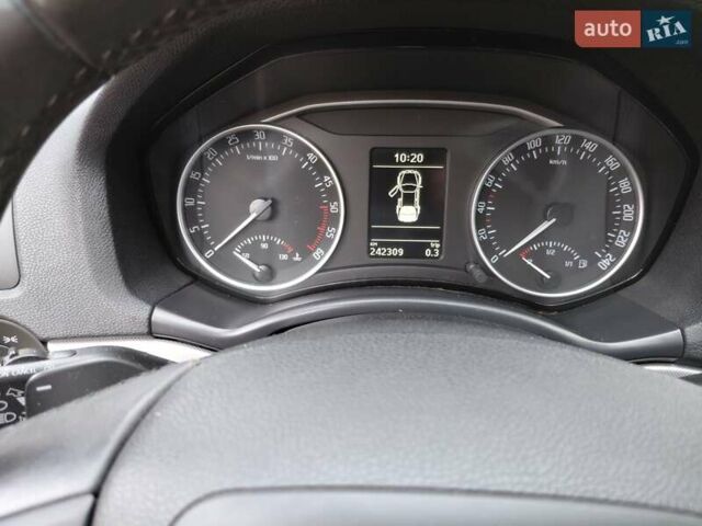 Бежевый Шкода Октавия, объемом двигателя 1.97 л и пробегом 242 тыс. км за 10800 $, фото 3 на Automoto.ua