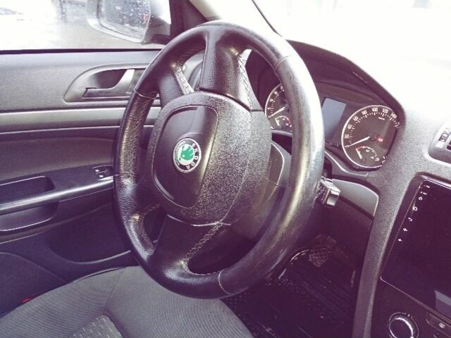 Бежевый Шкода Октавия, объемом двигателя 2 л и пробегом 295 тыс. км за 7300 $, фото 5 на Automoto.ua