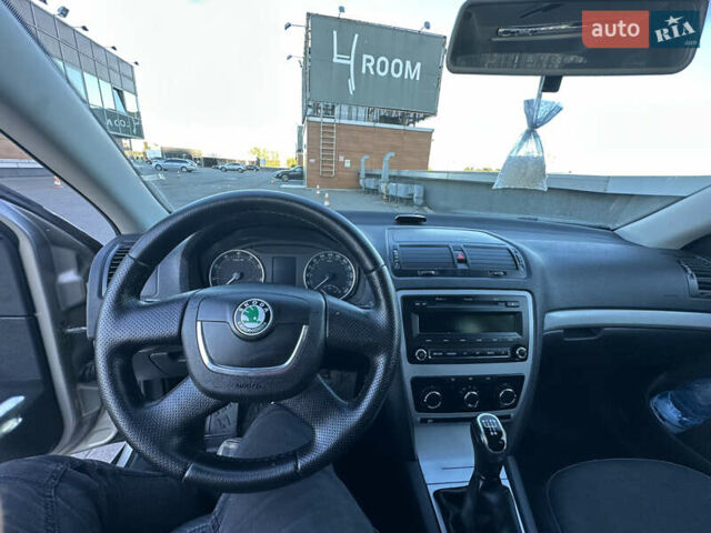 Шкода Октавия 2012 в Киеве на Automoto.ua Бежевый Шкода Октавия, объемом двигателя 1.6 л и пробегом 338 тыс. км за 5800 $, фото 18 на Automoto.ua